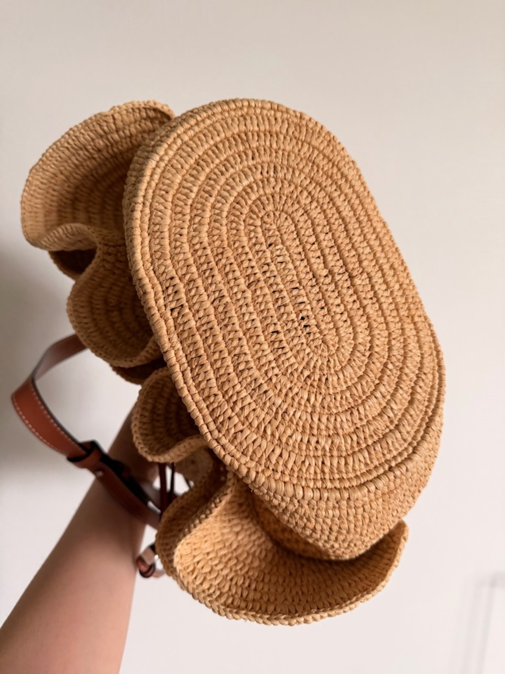 LOEWE x Paula's Ibiza Balloon Ruffled Raffia Shoulder Bag - Picture 6 of 14